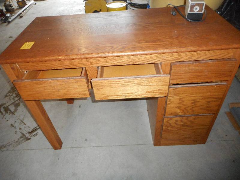lot 34 image: Wood Desk