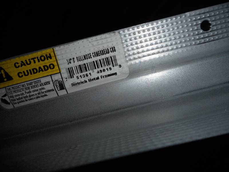 lot 46 image: Box of 34 8ft Bullnose GRNERBEAD