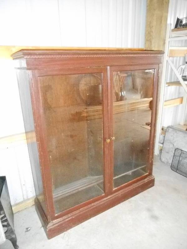 lot 23 image: Antique Hutch