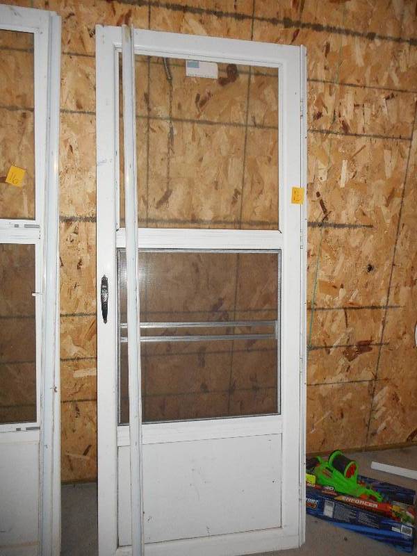 lot 15 image: Storm Door