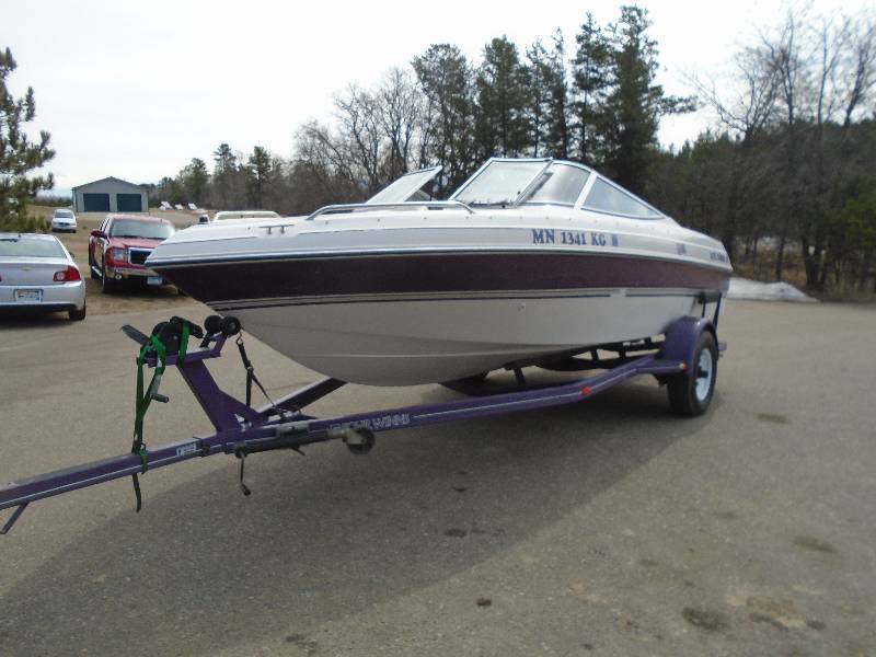 lot 1 image: 1995 Four Winns Boat and Trailer