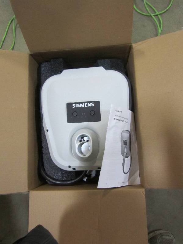 lot 17 image: Siemens VersiCharge Gen 2 30 Amp IndoorOutdoor Electric Vehicle Charger Plug-In BottomRear Fed with 20 ft. Cord