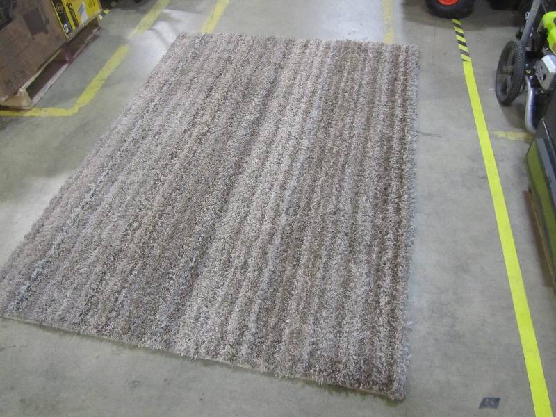 lot 20 image: 7x5 Rubber-backed Rug