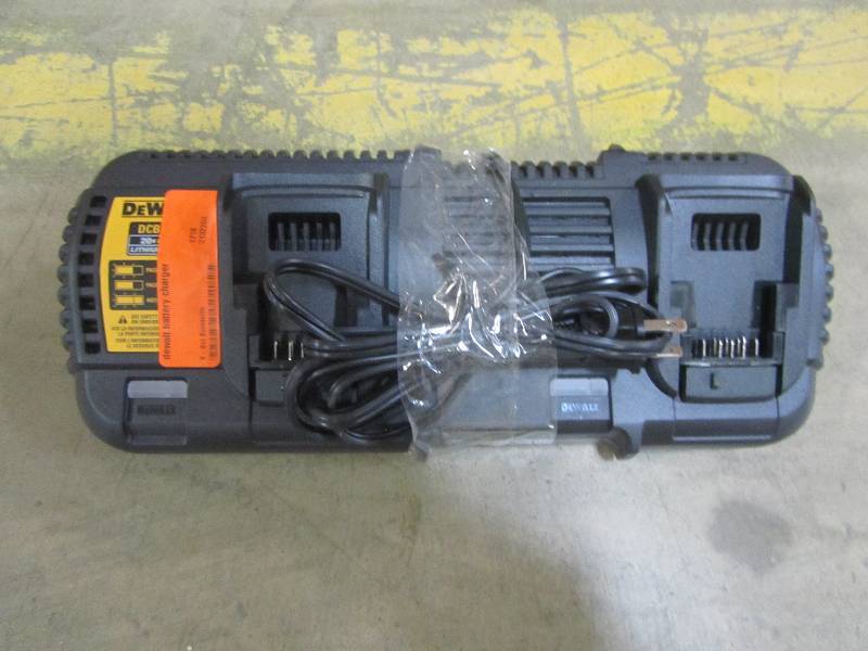 lot 34 image: Dewalt 20v (max) lithium ion dual port fast charger
