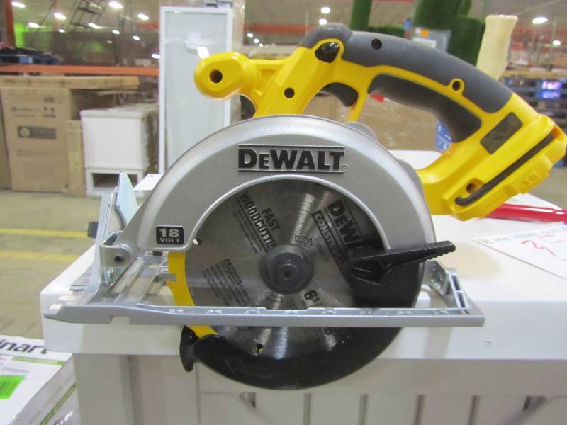 lot 35 image: DEWALT 18-Volt NiCd Cordless 6-12 in. (165 mm) Circular Saw (Tool-Only)