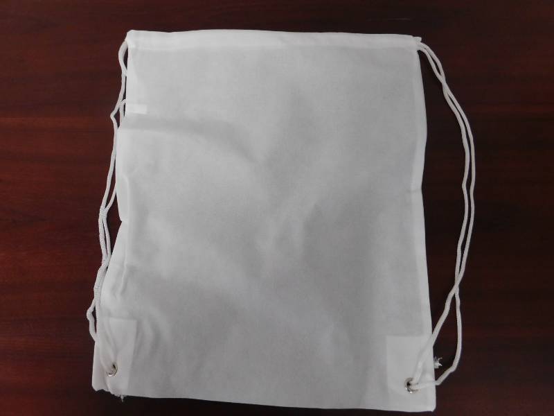 lot 11 image: White Drawstring Backpacks 13 x 16