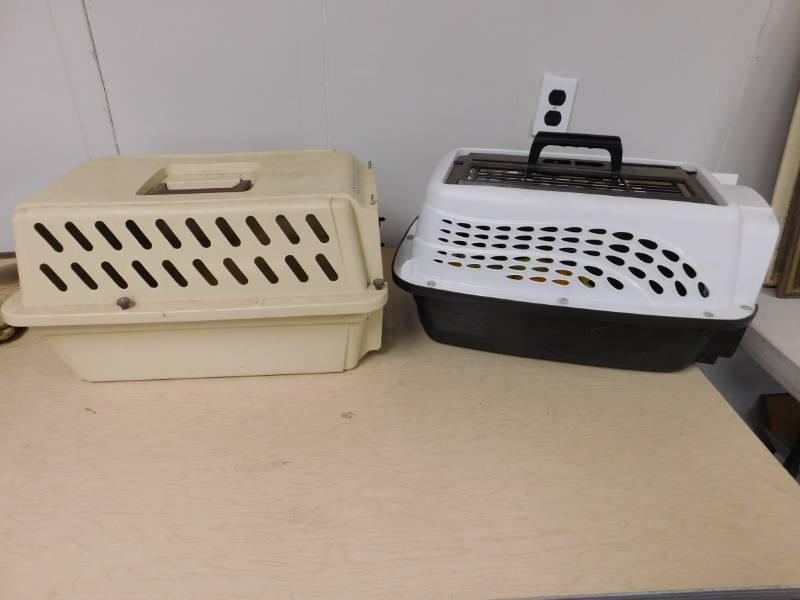 lot 25 image: Two Small Pet Carriers