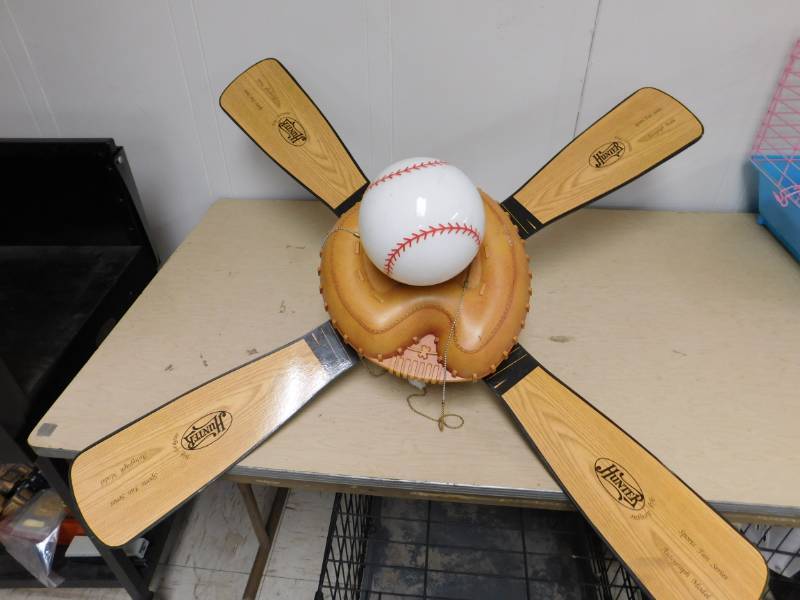 lot 29 image: Kids Baseball Fan & Baseball Glove