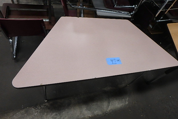 (4) Trapezoid TableDesk