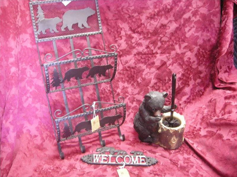 lot 3 image: Black Bear Themed Dcor