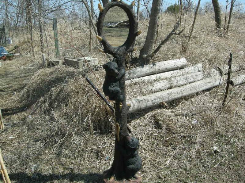 lot 5 image: Bear Themed Hall Tree