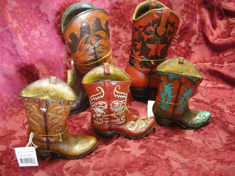 lot 20 image: 5 Resin Cowboy Boot Vases