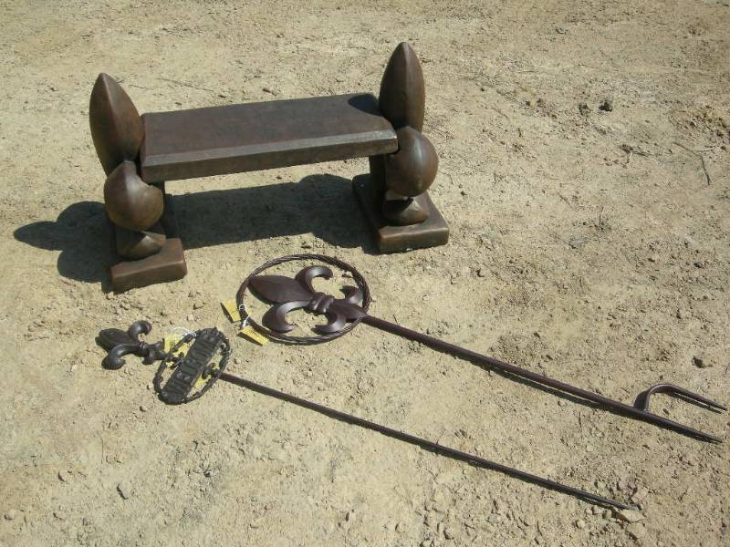 lot 24 image: Fleur de Lis Flower Bench and Metal Dcor