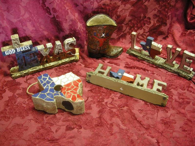 lot 33 image: Texas Themed Dcor