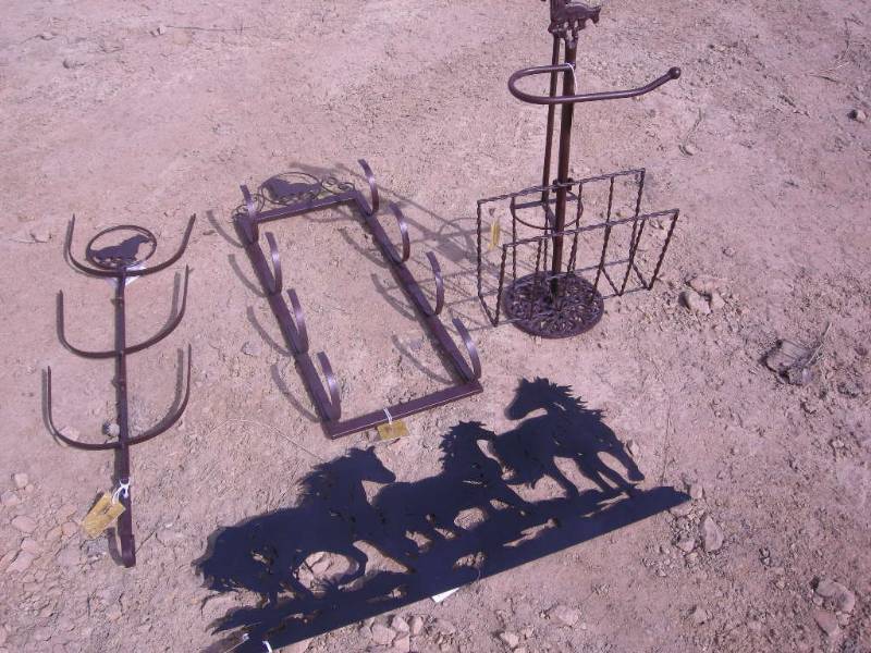 lot 36 image: Metal Horse Themed Dcor