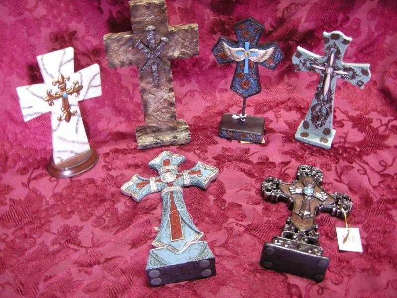 lot 47 image: Standing Western Look Crosses