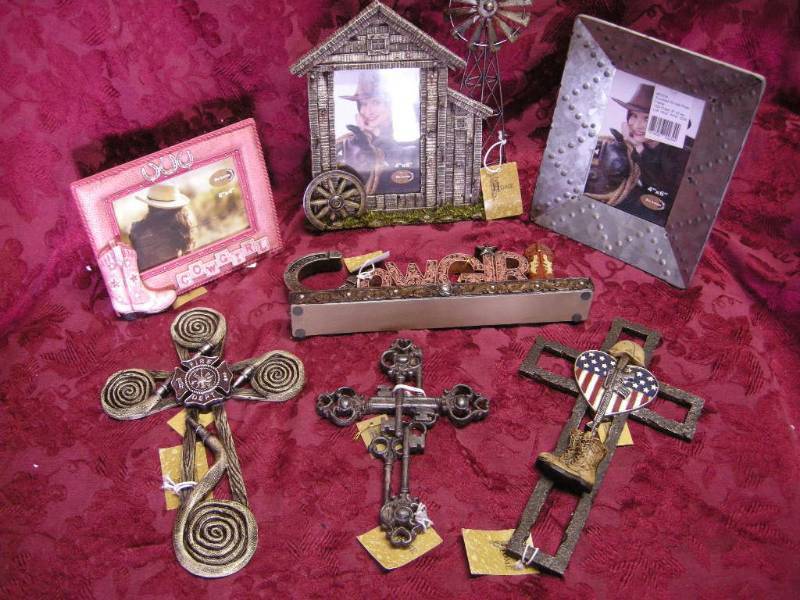 lot 50 image: Western Cowgirl and Photo Frames, Crosses