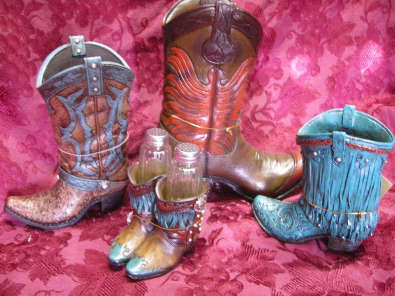 lot 54 image: Cowboy Boot Dcor