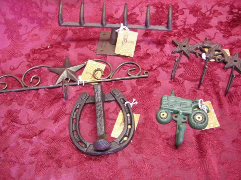 lot 55 image: Metal Ranch Dcor