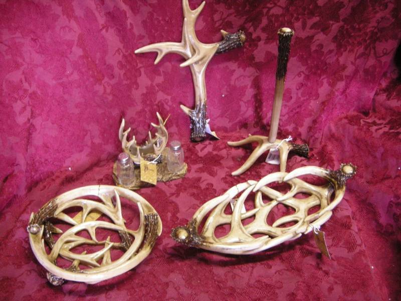 lot 64 image: Antler Themed Kitchen Dcor