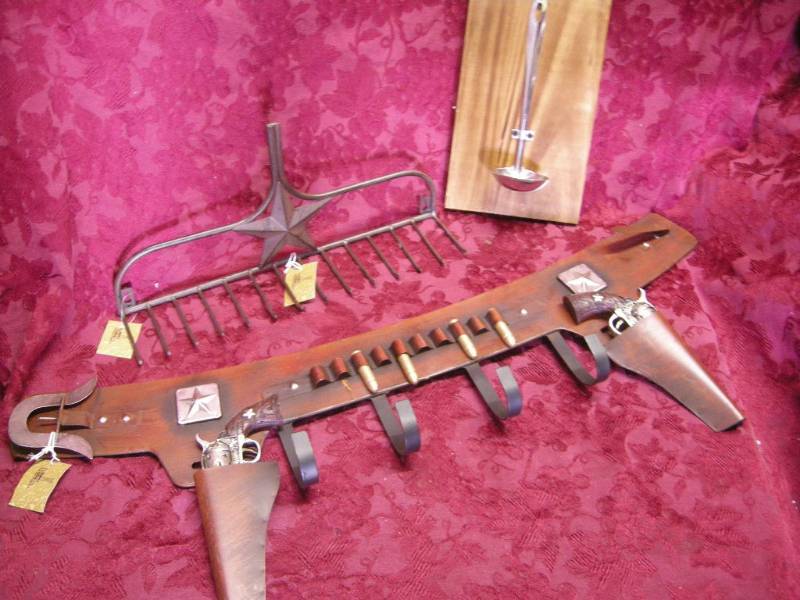 lot 65 image: Whimsical Western Dcor