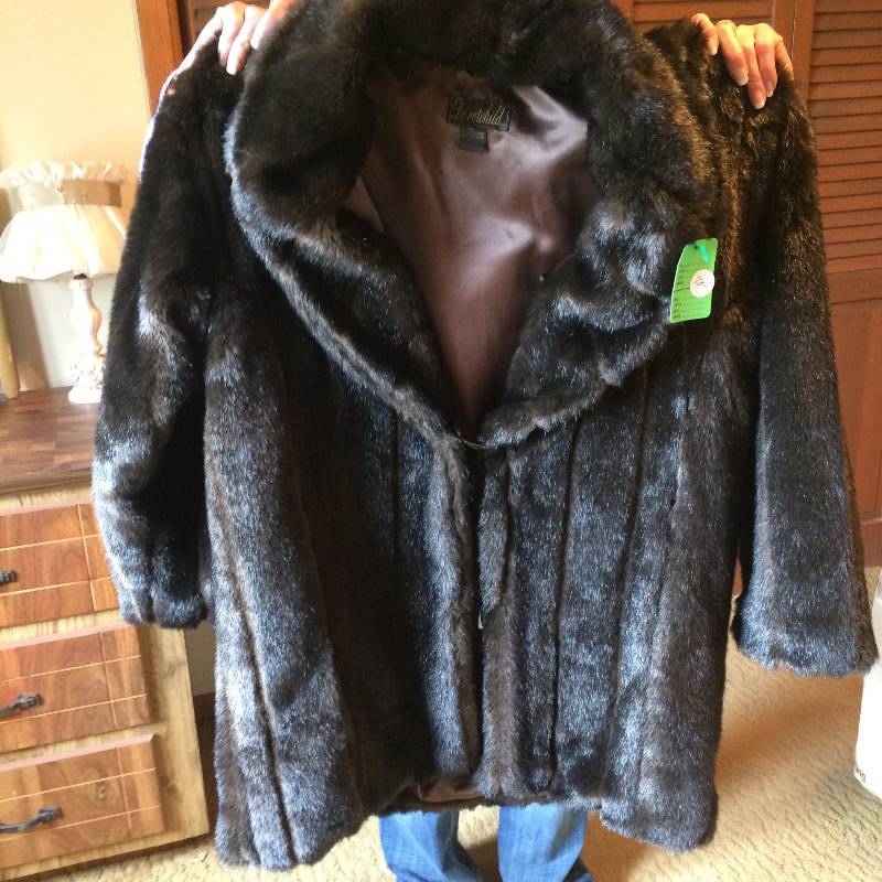 lot 18 image: Vintage Devotchild Beaver Faux Fur Coat