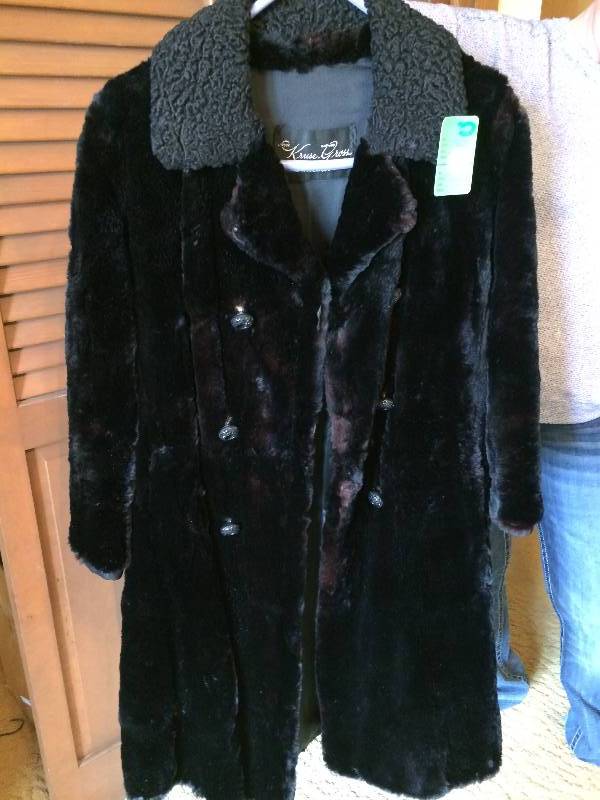 lot 19 image: 1950s Vintage Kruse-Gross Minneapolis Mink Fur Coat - Has Wear