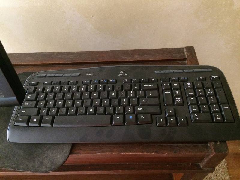 lot 42 image: X2gen Monitor & Keyboard - Working