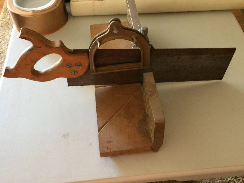 lot 50 image: Vintage Miter Box with Saw
