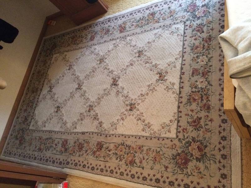 lot 43 image: Beautiful Large Rug - No Stains  91 X 63