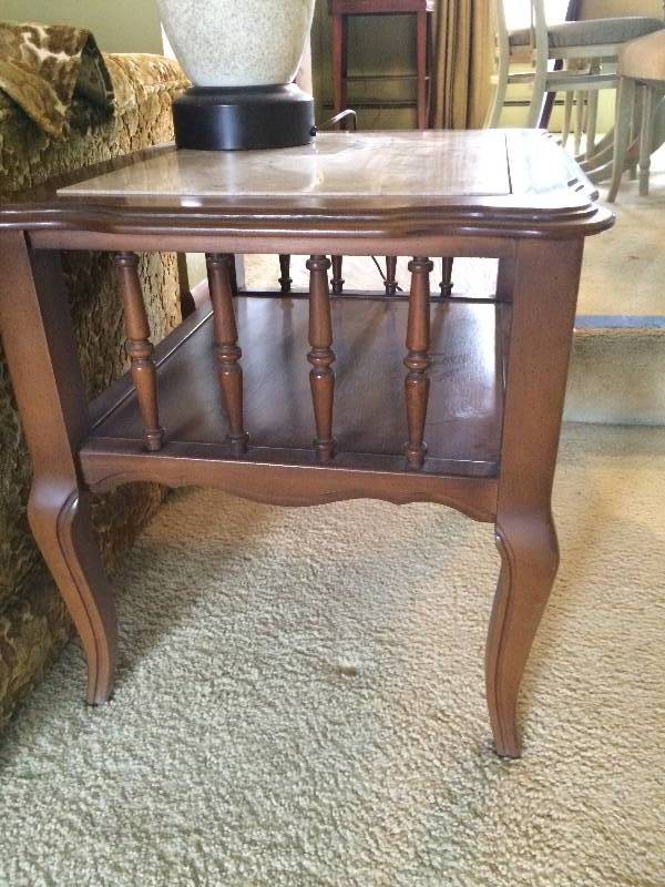 lot 84 image: Mid Century Mersman Faux Mable Tile End Table With Cabriole Legs - Very Nice Conditon 25 Length 21 Height  21 width