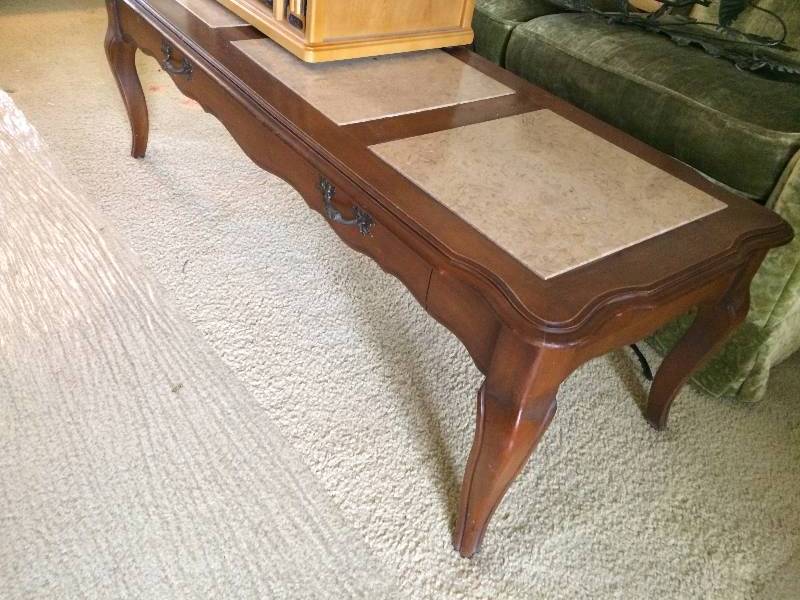 lot 86 image: Mid Century Mersman 3 Section Faux Mable Tile Queen Anne Style Coffee Table With Cabriole Legs - Very Nice Conditon 47 length 15 Height 19 Width