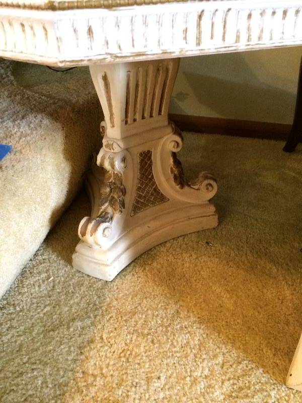 lot 92 image: MCM Hollywood Regency Gold Leaf Top With Roman Column Pedestal Small Side Table - Beautiful  Glass Can Be Removed