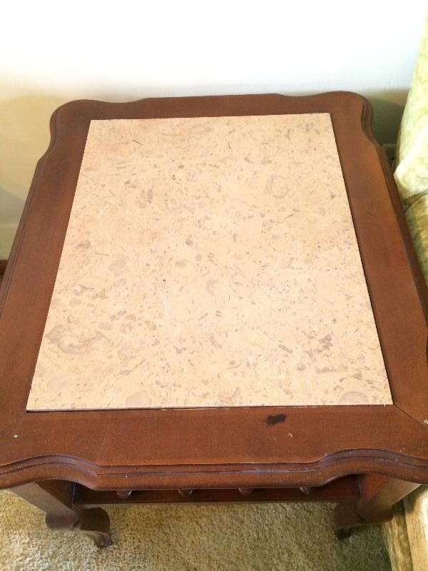 lot 93 image: Mid Century Mersman Faux Mable Tile End Table With Cabriole Legs - Very Nice Conditon 25 Length 21 Height  21 width