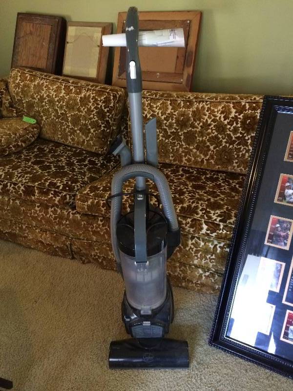 lot 97 image: Vacuum Cleaner