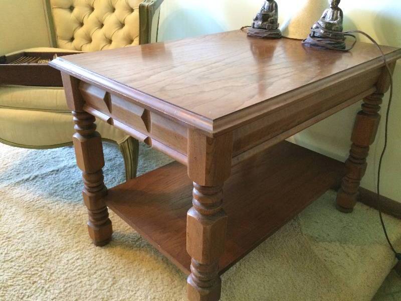 lot 103 image: Wood Side End Table - Great Condition