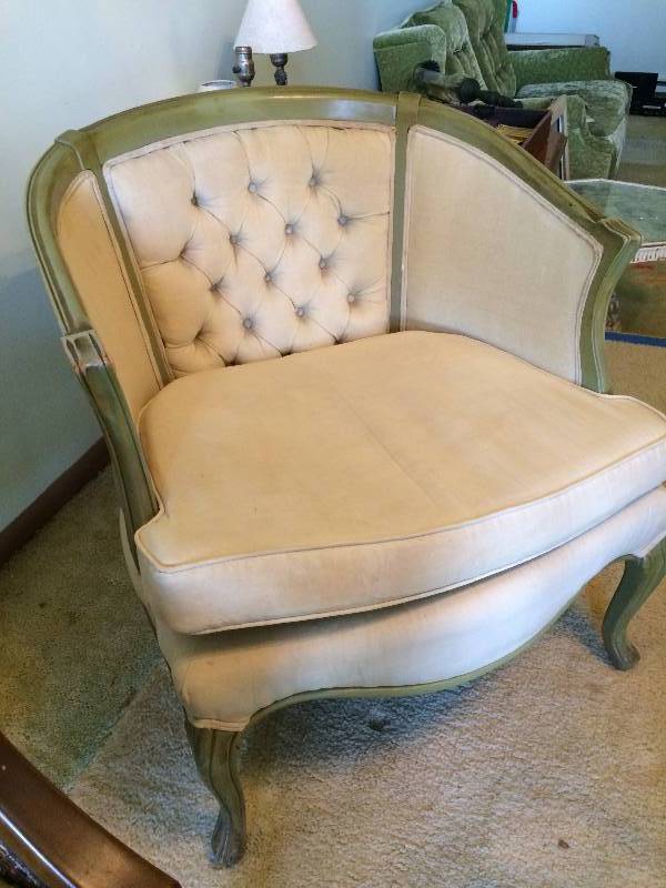 lot 104 image: Fantastic Retro Queen Anne Chair - Excellent Condition 