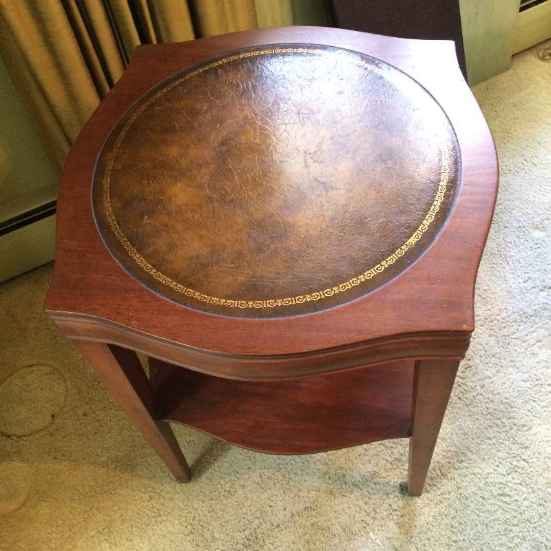 lot 111 image: Beautiful Vintage Leather Top Side Table On Casters - Great Condition