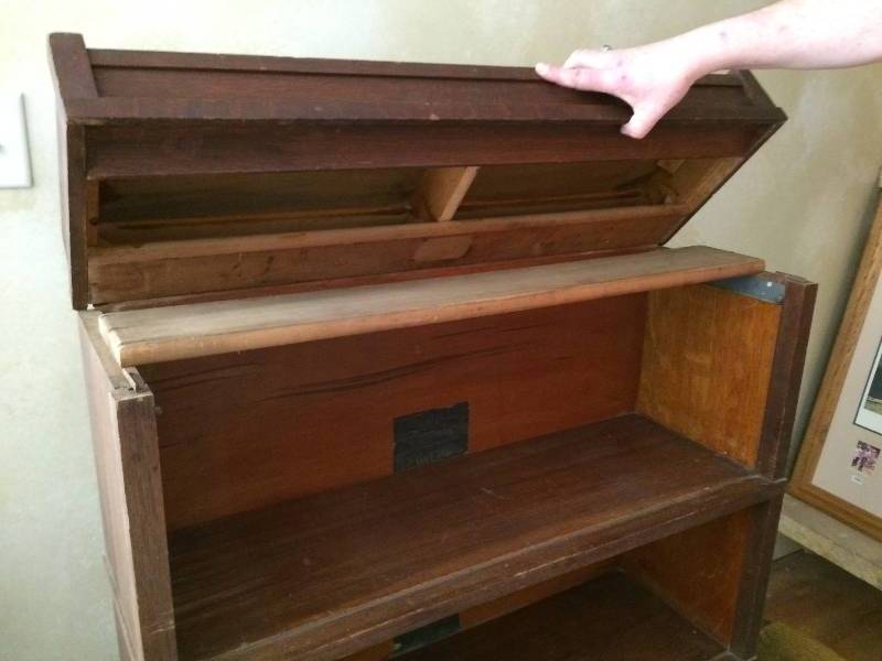 lot 36 image: Antique Globe Wernicke Company Art Mission Stacking Lawyer Barristers SEctional Book Case Unit - Even Without The Glass Doors It Is Worth Quite A Bit