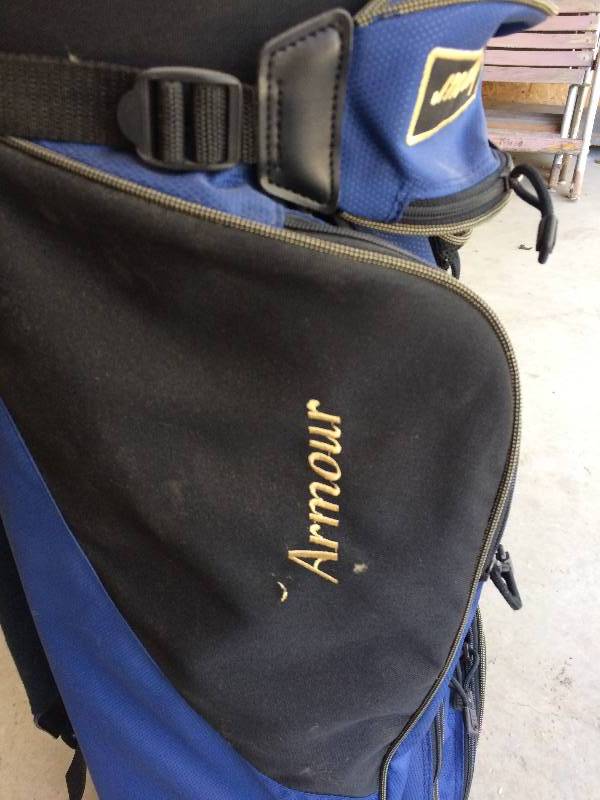 lot 142 image: Armour Golf Bag