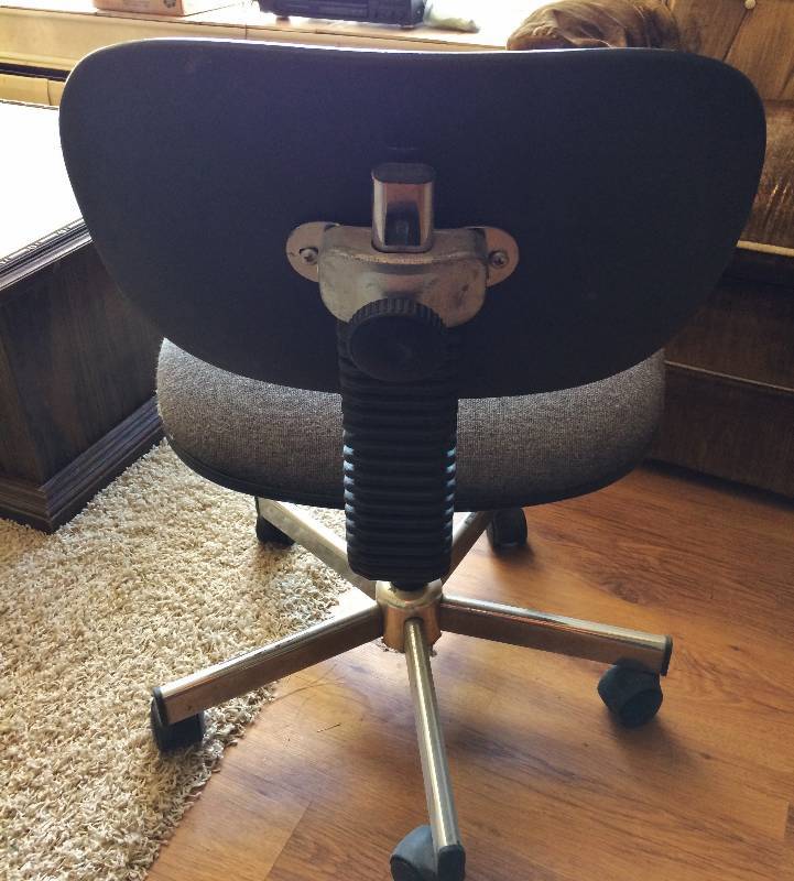 lot 49 image: Rolling Office Chair - Great Condition