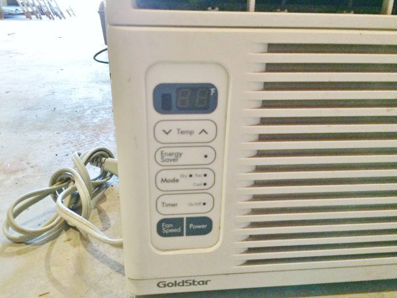 lot 121 image: Window Air Conditoner - Tested Working With Remote