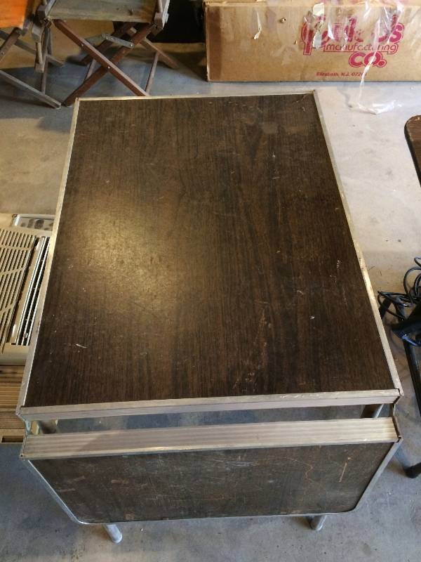 lot 123 image: Folding Table