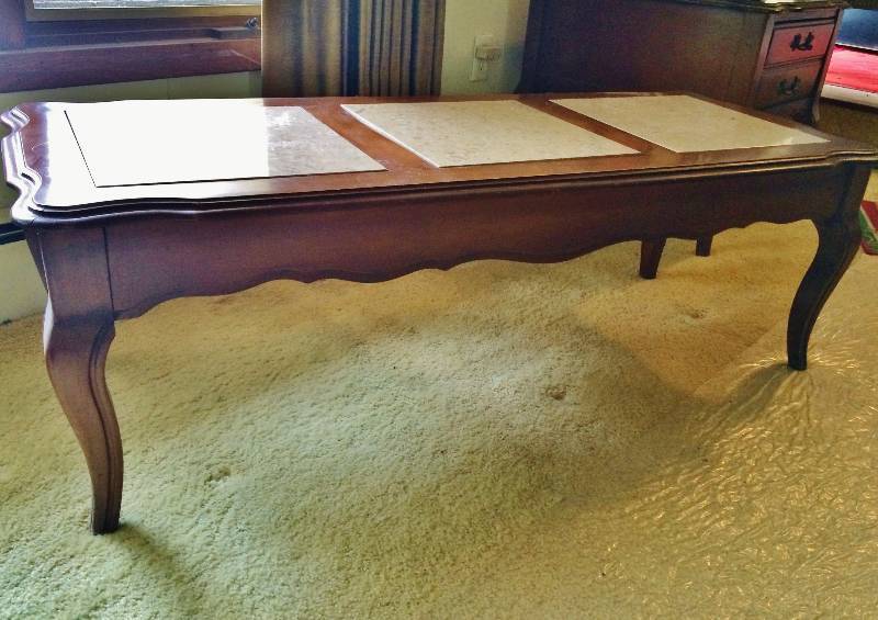 lot 67 image: Mid Century Mersman 3 Section Faux Mable Tile Queen Anne Style Coffee Table With Cabriole Legs - Very Nice Conditon