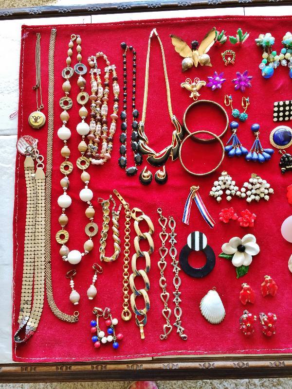 lot 154 image: Assorted Lot Of Mostly Mid Century Jewelry
