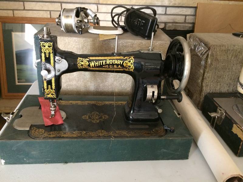 lot 53 image: Antique Beautiful White Rotary Sewing Machine - Still Works
