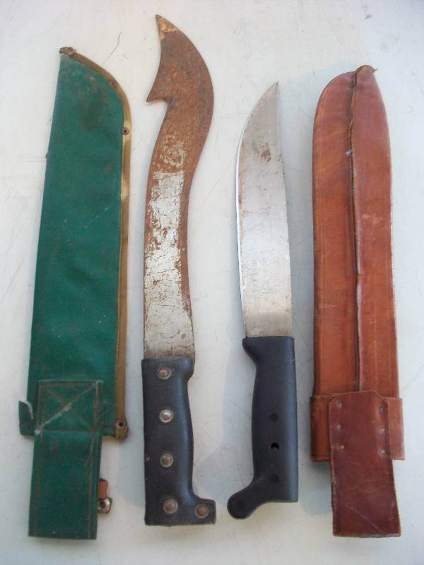 lot 11 image: Machetes