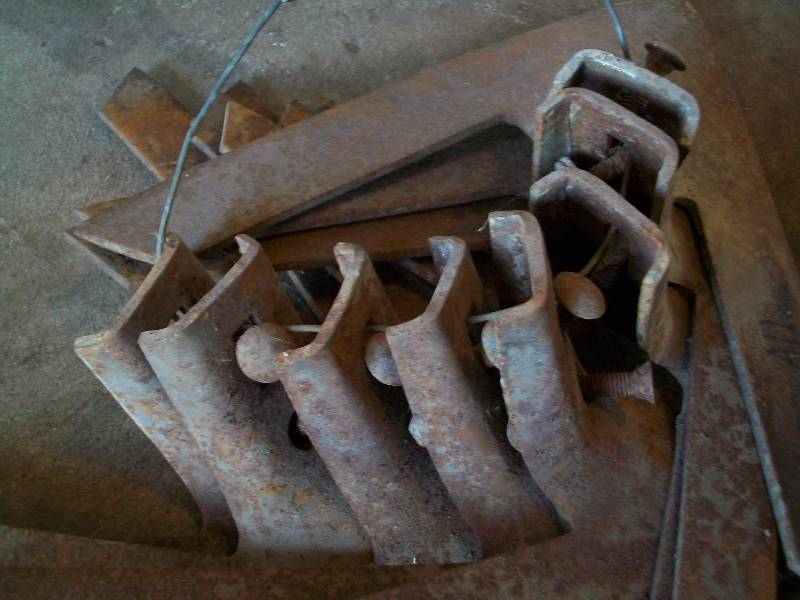 lot 20 image: Large Cultivator Sweeps