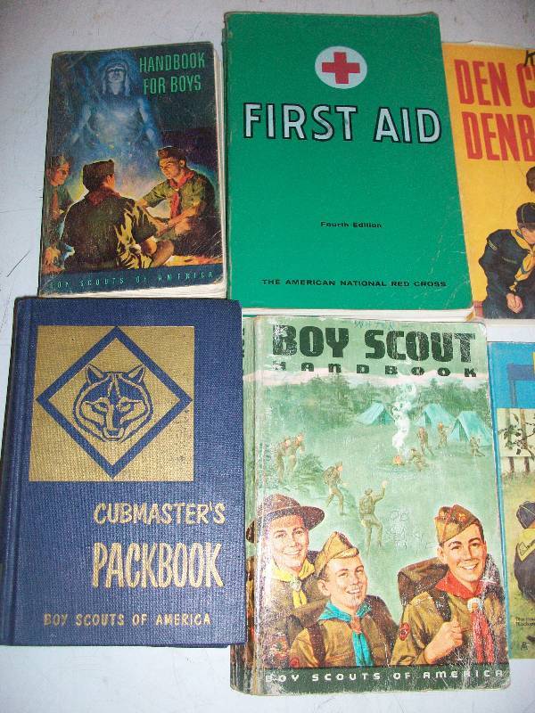 lot 26 image: Vintage Boy Scout Books