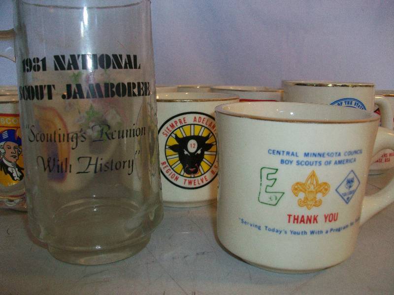 lot 33 image: Vintage Boy Scout Mugs